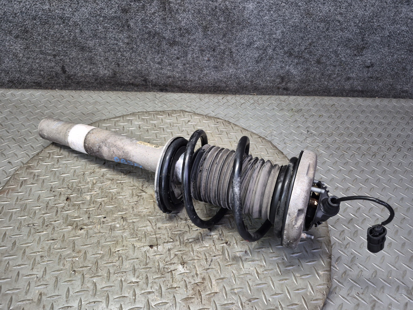 2007-2010 BMW E64 M6 Convertible Front Left & Right Strut Shock Absorber Set