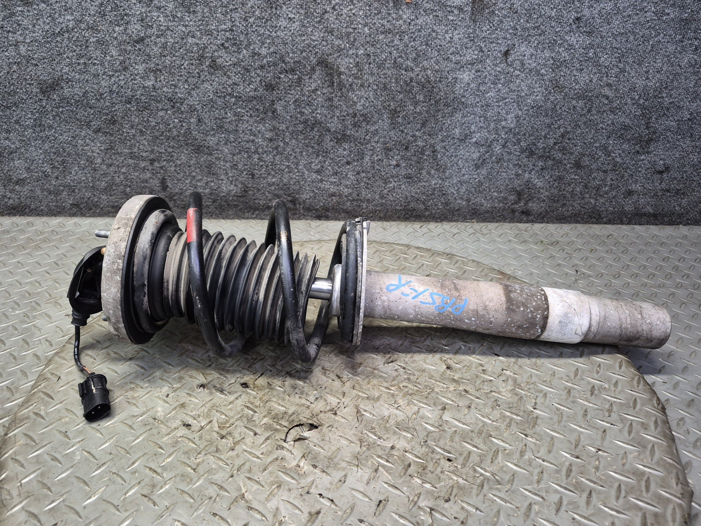 2007-2010 BMW E64 M6 Convertible Front Left & Right Strut Shock Absorber Set