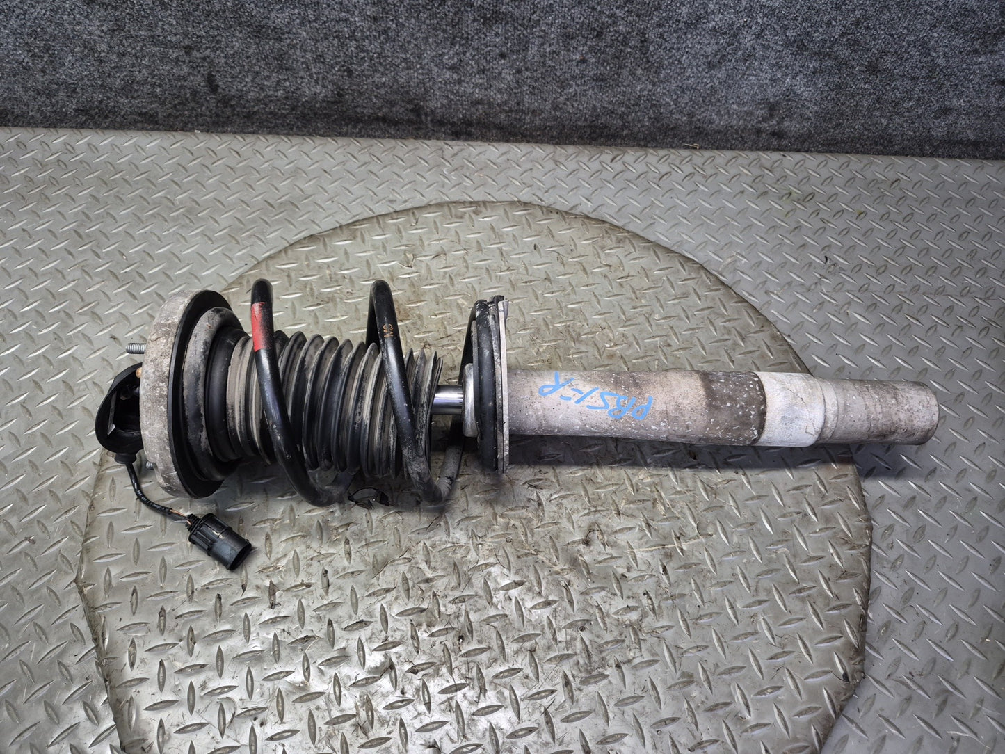 2007-2010 BMW E64 M6 Convertible Front Left & Right Strut Shock Absorber Set