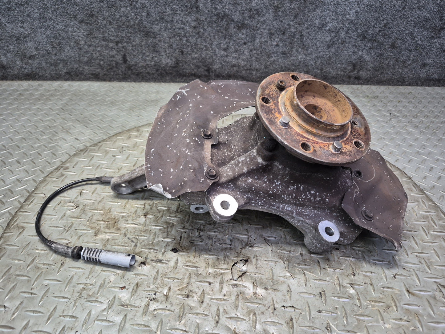 2006-2010 BMW E63 E64 M6 Front Right Side Spindle Knuckle Wheel Hub Bearing