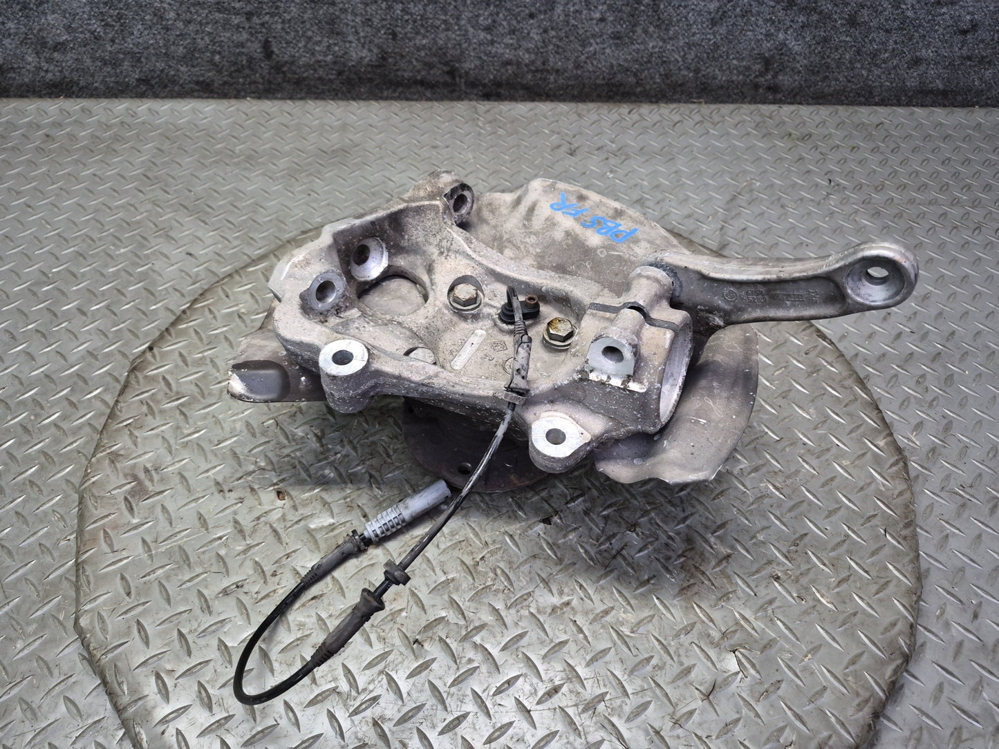 2006-2010 BMW E63 E64 M6 Front Right Side Spindle Knuckle Wheel Hub Bearing
