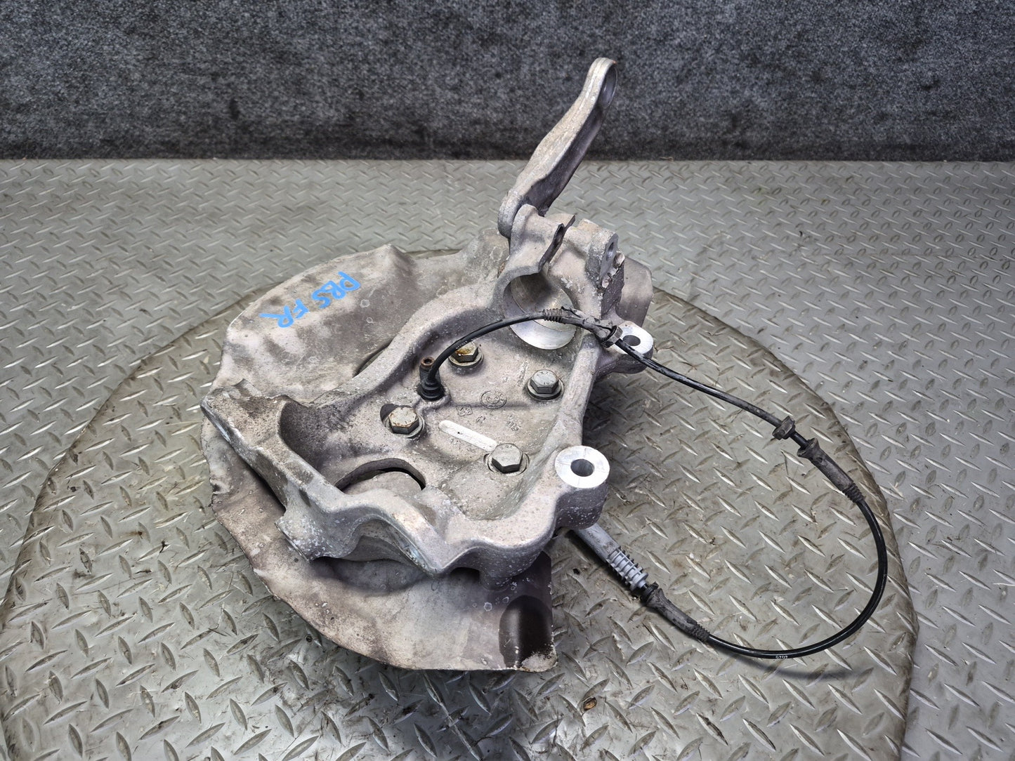 2006-2010 BMW E63 E64 M6 Front Right Side Spindle Knuckle Wheel Hub Bearing