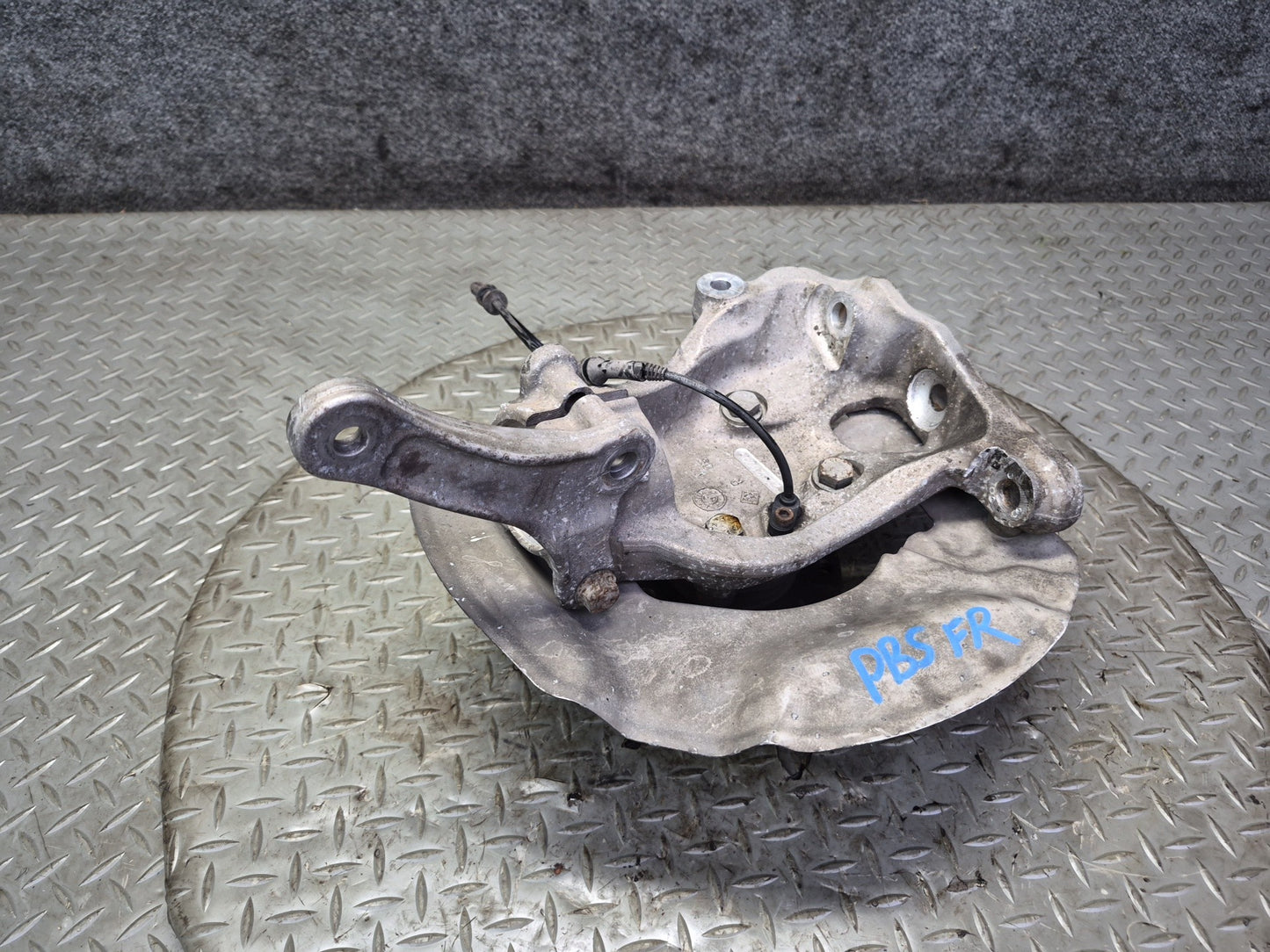 2006-2010 BMW E63 E64 M6 Front Right Side Spindle Knuckle Wheel Hub Bearing