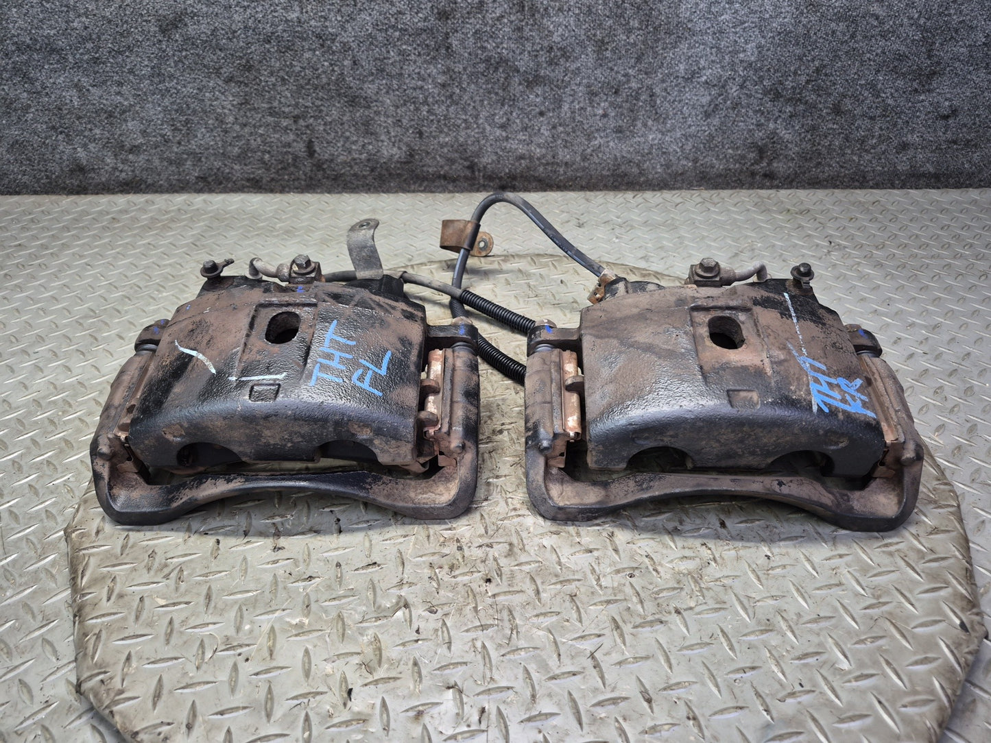 2003-2009 Hummer H2 AWD Front Left & Right Brake Caliper Set of 2