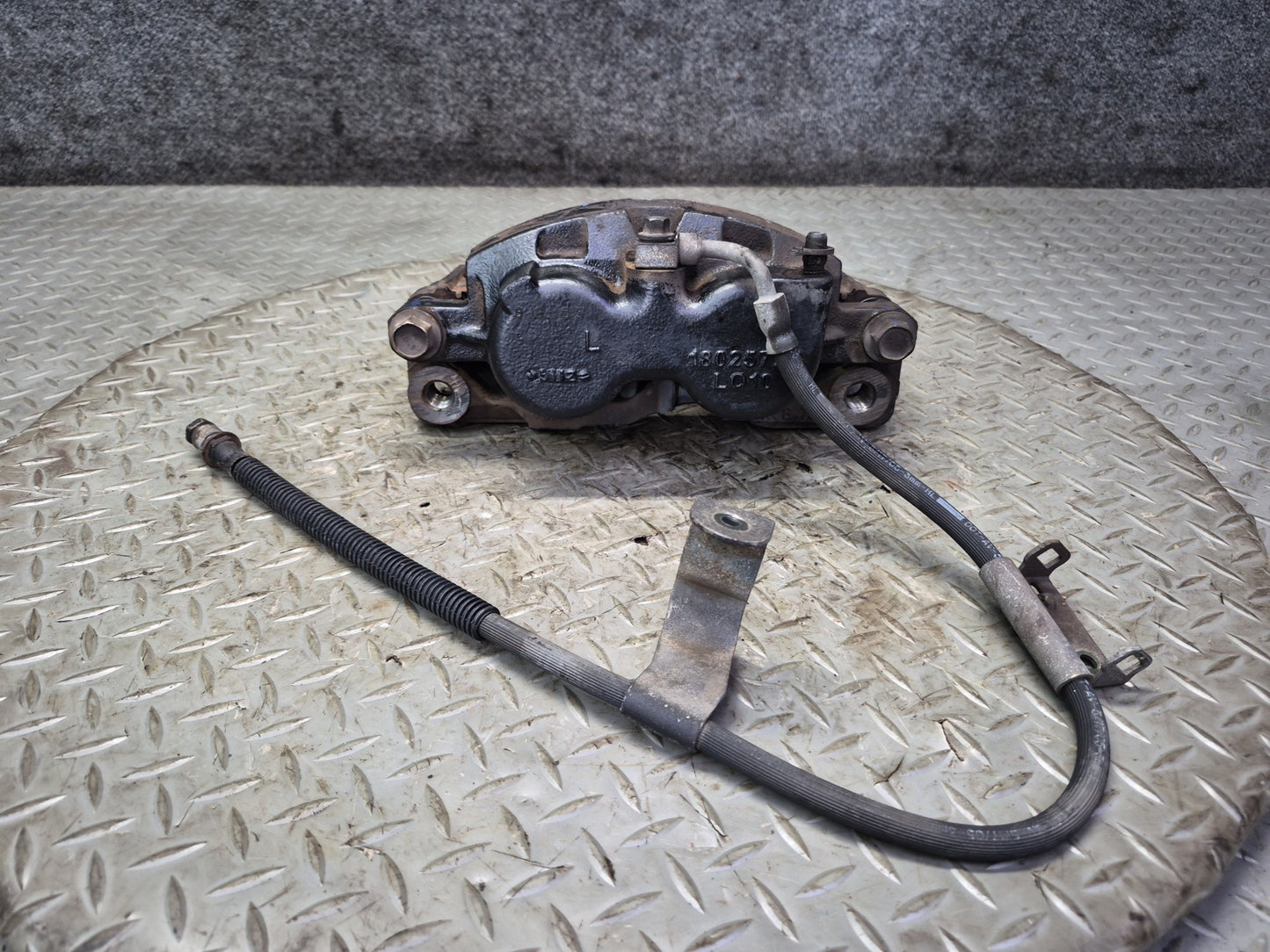 2003-2009 Hummer H2 AWD Front Left & Right Brake Caliper Set of 2