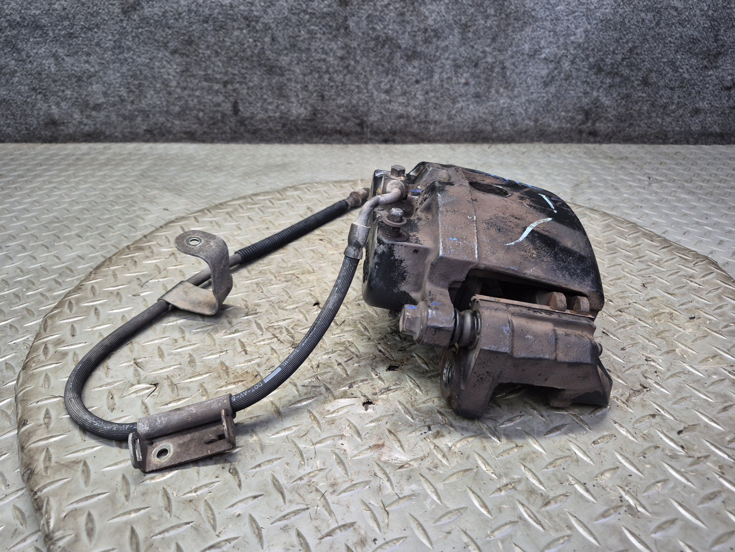 2003-2009 Hummer H2 AWD Front Left & Right Brake Caliper Set of 2