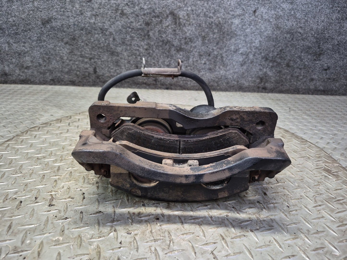 2003-2009 Hummer H2 AWD Front Left & Right Brake Caliper Set of 2