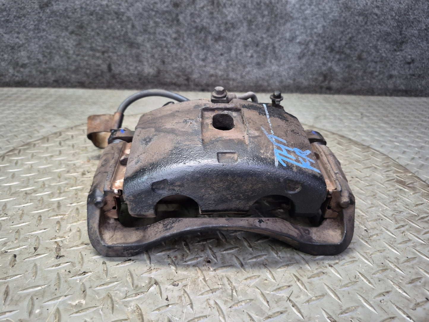 2003-2009 Hummer H2 AWD Front Left & Right Brake Caliper Set of 2