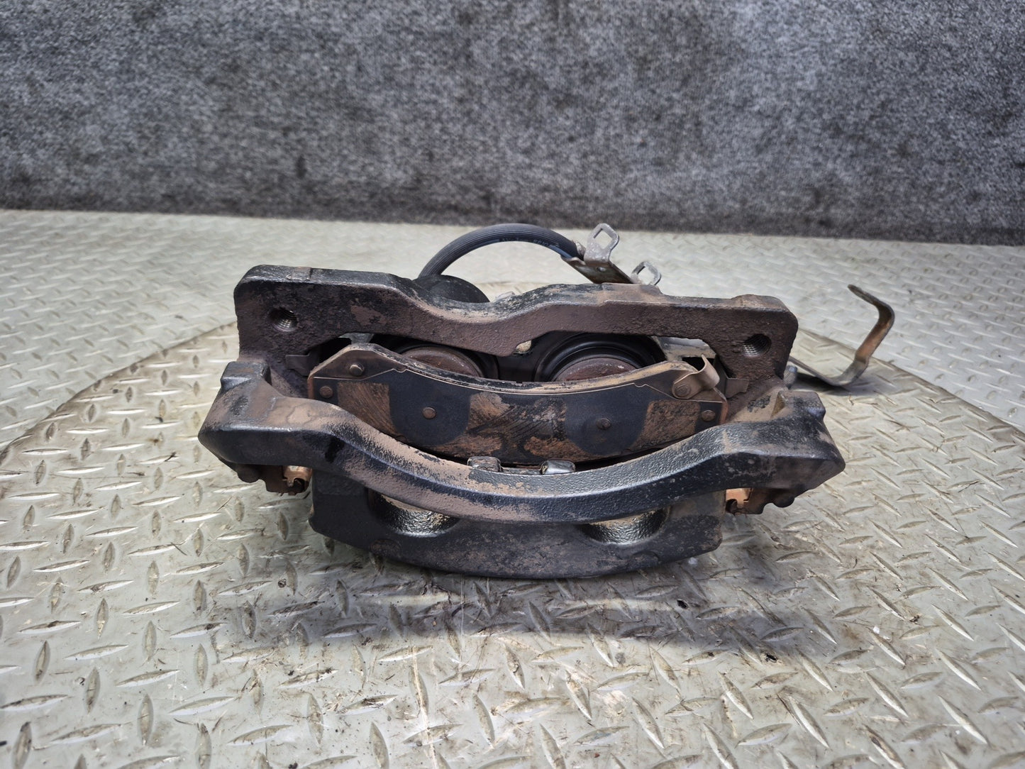 2003-2009 Hummer H2 AWD Front Left & Right Brake Caliper Set of 2