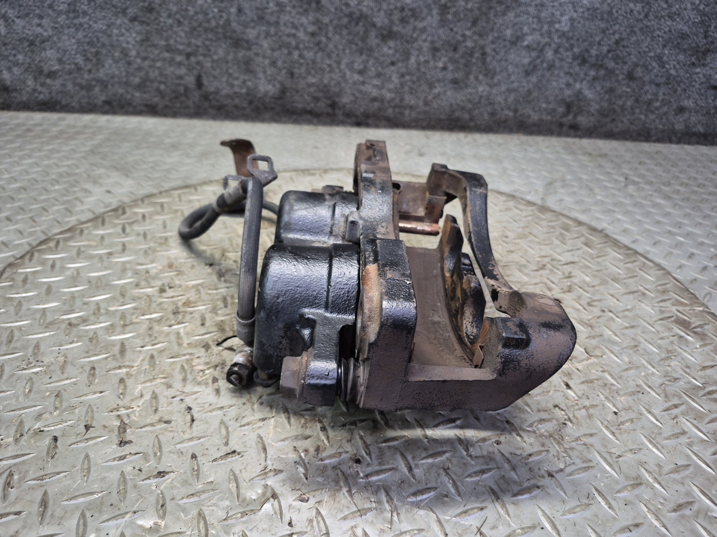 2003-2009 Hummer H2 AWD Front Left & Right Brake Caliper Set of 2