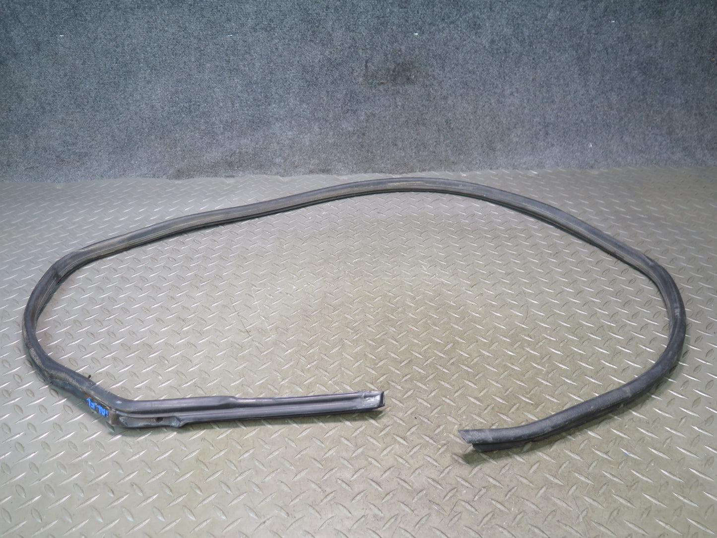 94-02 Mercedes R129 SL500 Left Door Window Weatherstrip Rubber Seal Set OEM