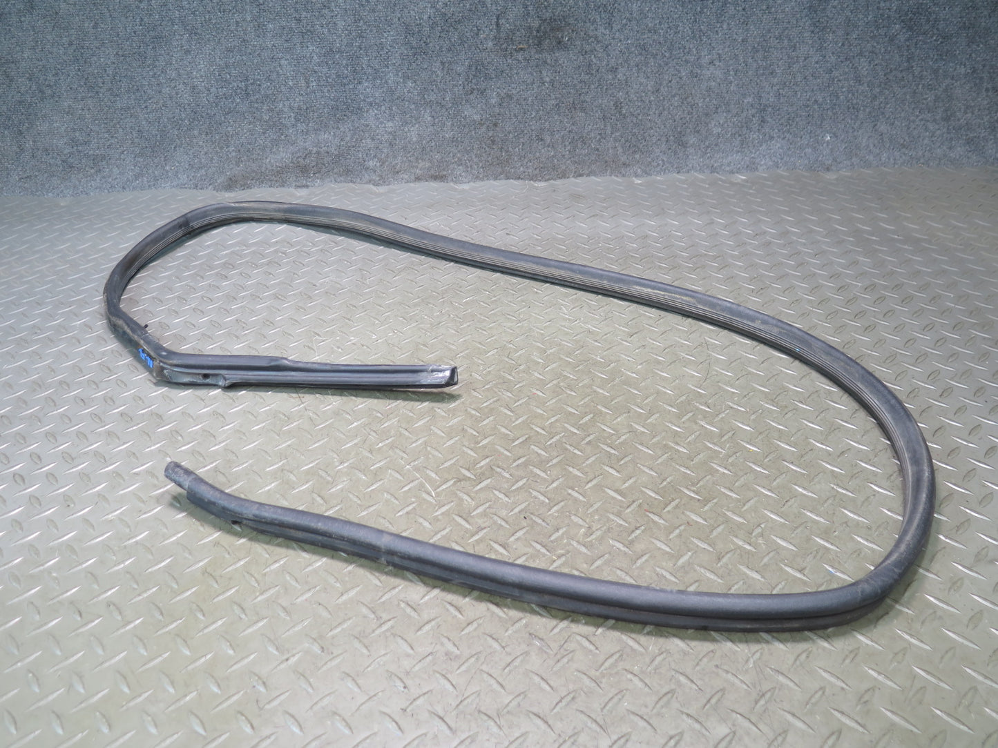 94-02 Mercedes R129 SL500 Left Door Window Weatherstrip Rubber Seal Set OEM