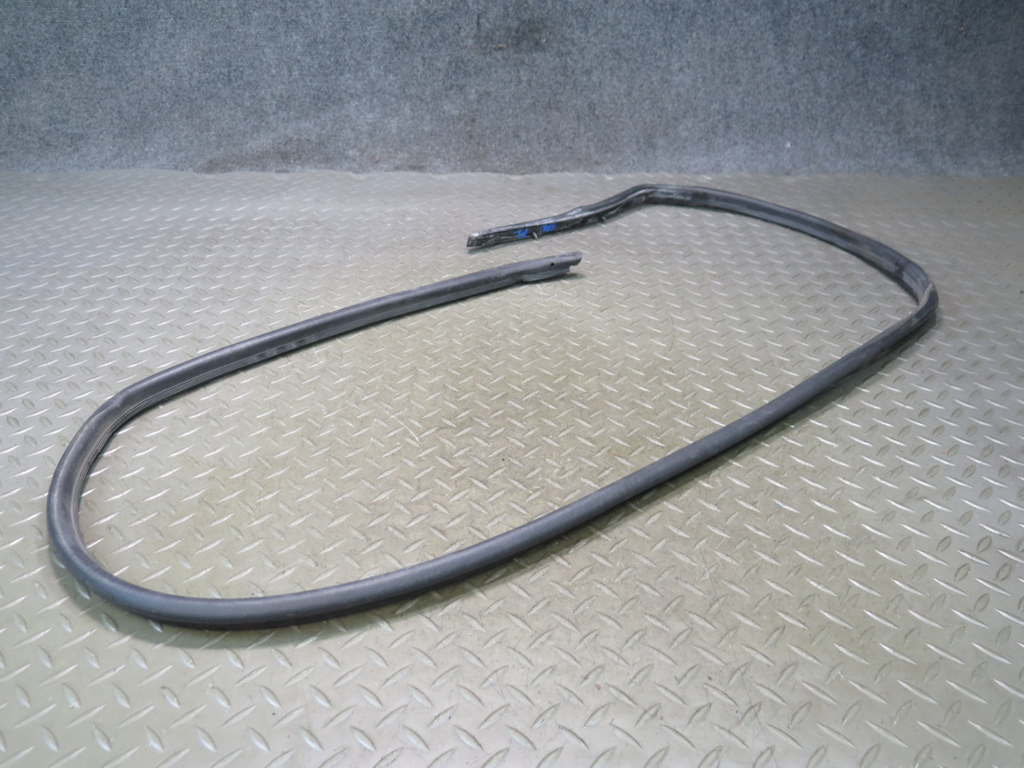 94-02 Mercedes R129 SL500 Left Door Window Weatherstrip Rubber Seal Set OEM