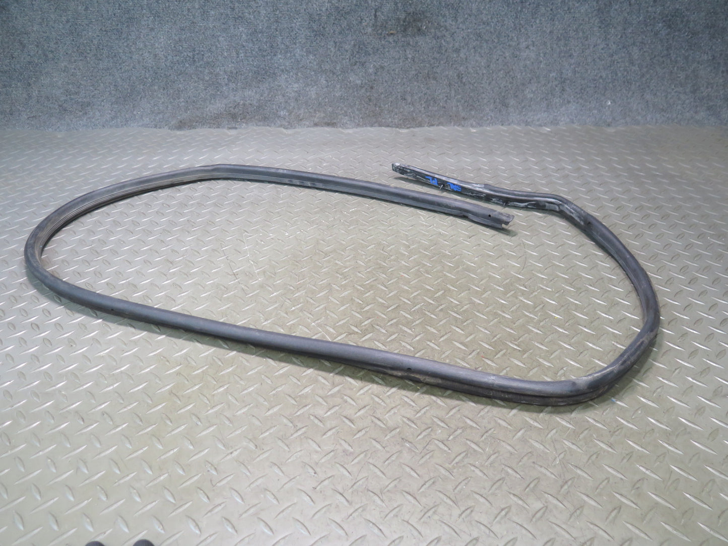94-02 Mercedes R129 SL500 Left Door Window Weatherstrip Rubber Seal Set OEM
