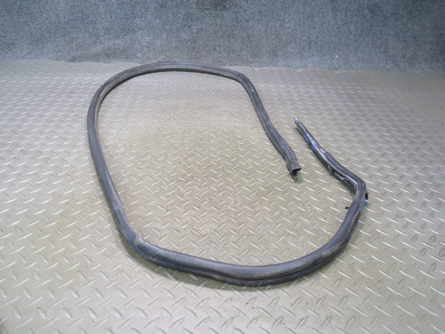 94-02 Mercedes R129 SL500 Left Door Window Weatherstrip Rubber Seal Set OEM