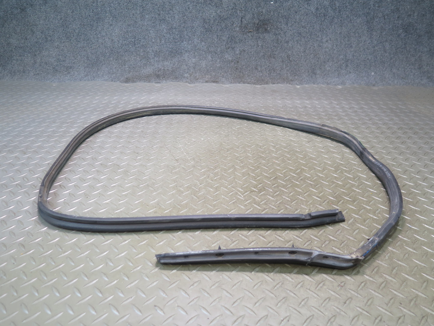 94-02 Mercedes R129 SL500 Left Door Window Weatherstrip Rubber Seal Set OEM