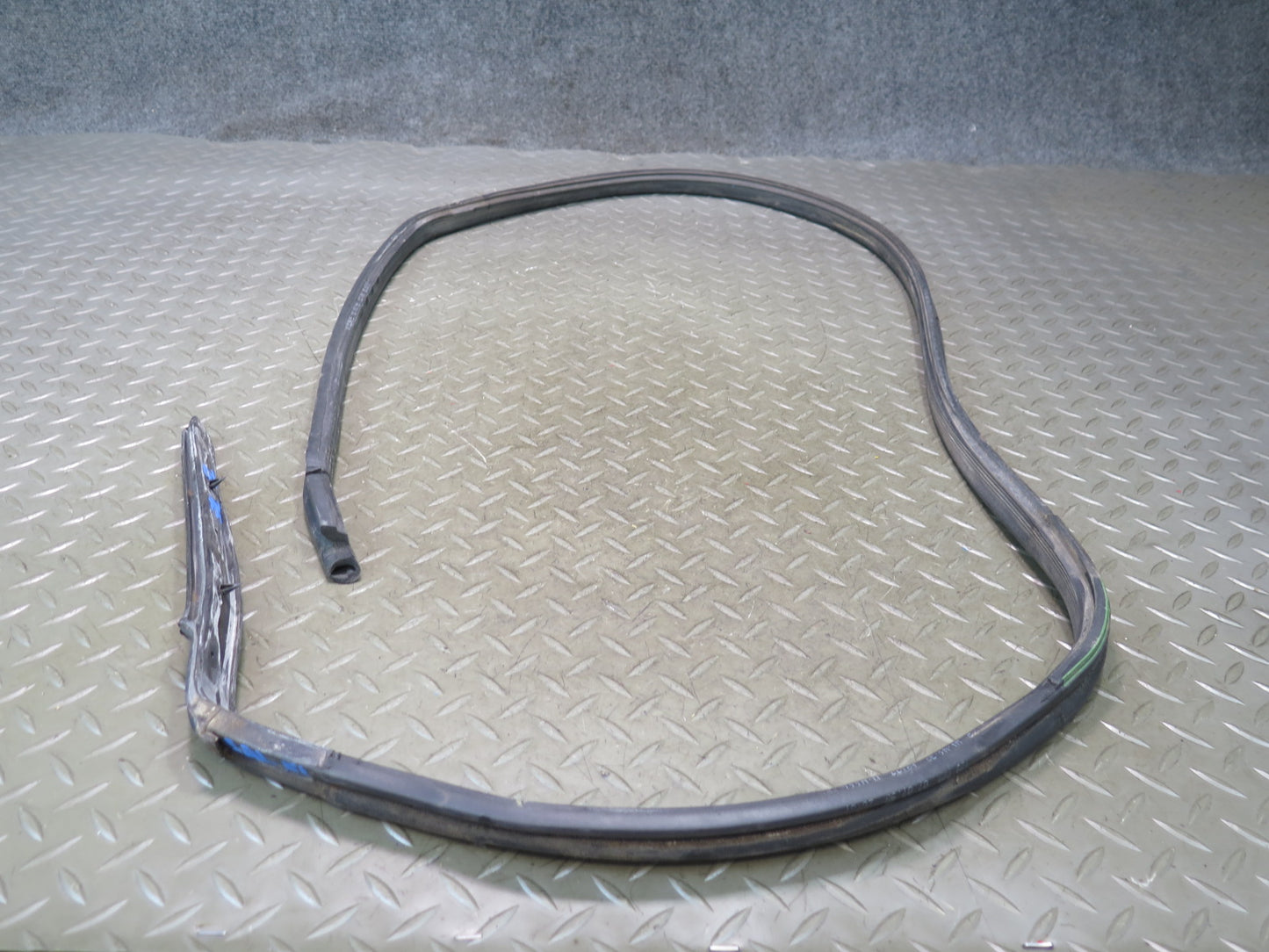 94-02 Mercedes R129 SL500 Left Door Window Weatherstrip Rubber Seal Set OEM