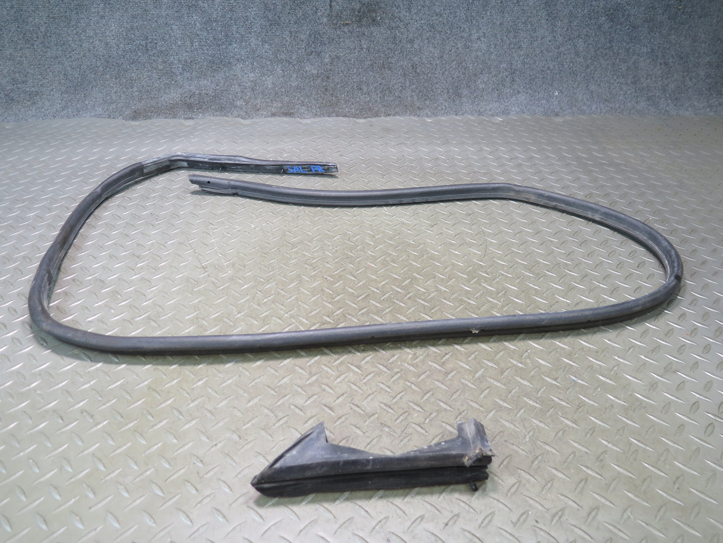 94-02 Mercedes R129 SL500 Right Door Window Weatherstrip Rubber Seal Set OEM