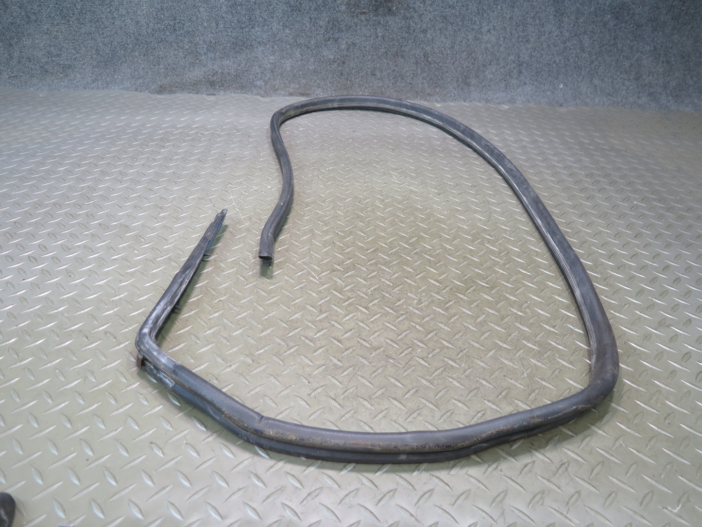 94-02 Mercedes R129 SL500 Right Door Window Weatherstrip Rubber Seal Set OEM
