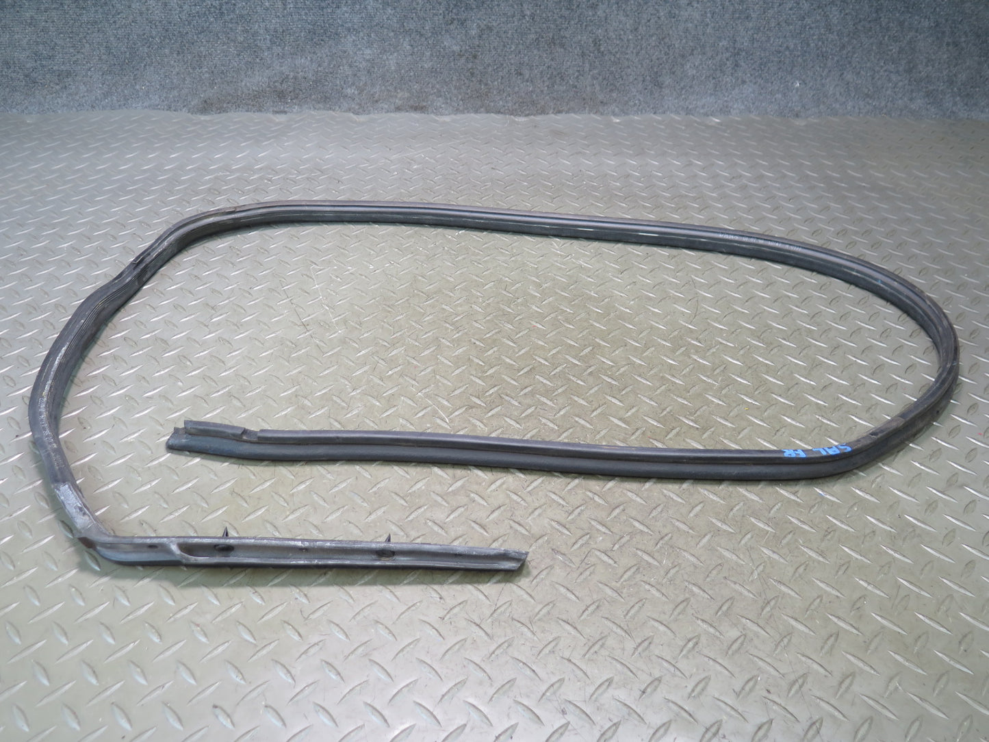 94-02 Mercedes R129 SL500 Right Door Window Weatherstrip Rubber Seal Set OEM