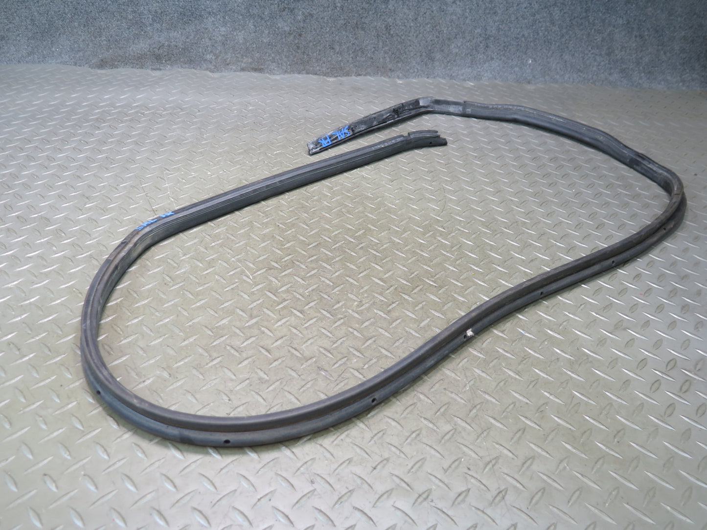 94-02 Mercedes R129 SL500 Right Door Window Weatherstrip Rubber Seal Set OEM
