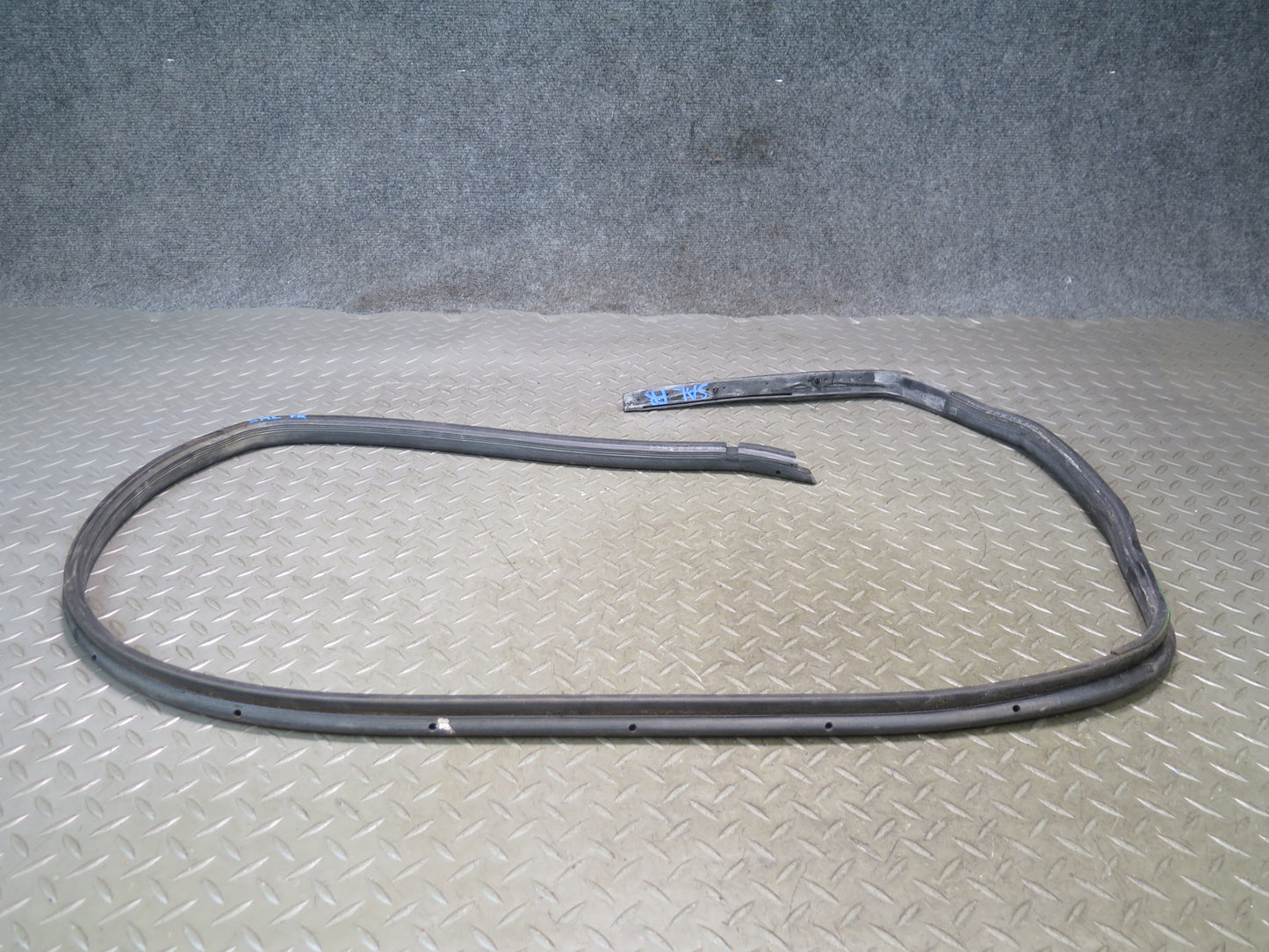 94-02 Mercedes R129 SL500 Right Door Window Weatherstrip Rubber Seal Set OEM