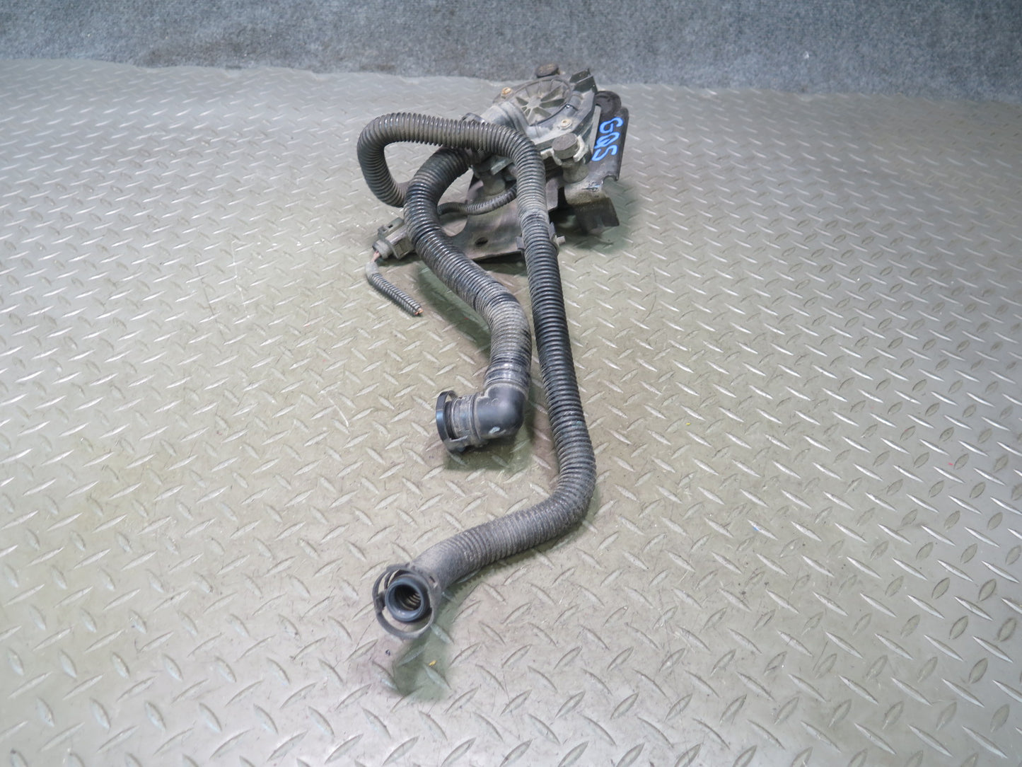 11-15 Audi 4L Q7 3.0L Ctwb Secondary Air Injection Pump w Hose & Bracket OEM