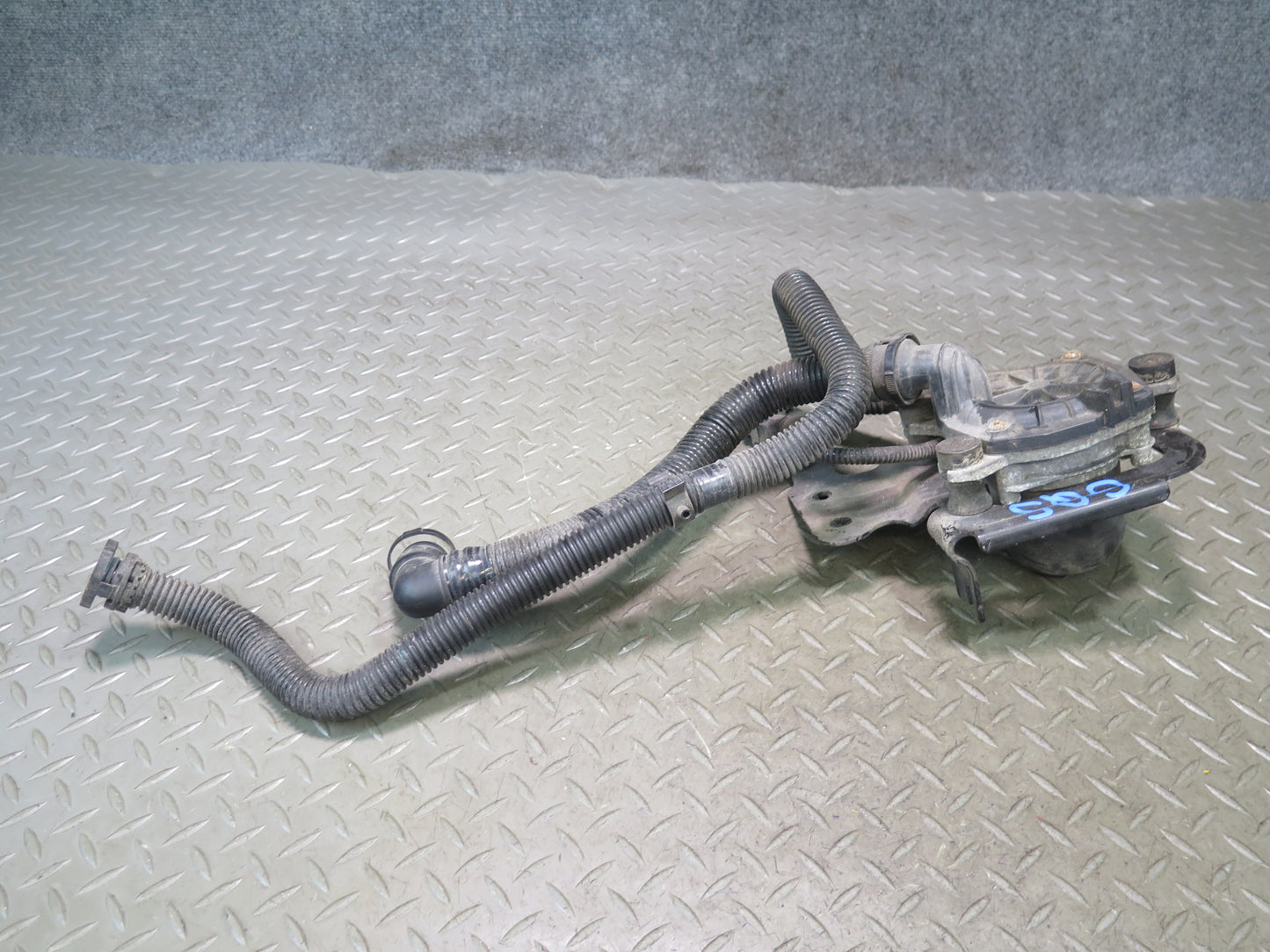 11-15 Audi 4L Q7 3.0L Ctwb Secondary Air Injection Pump w Hose & Bracket OEM