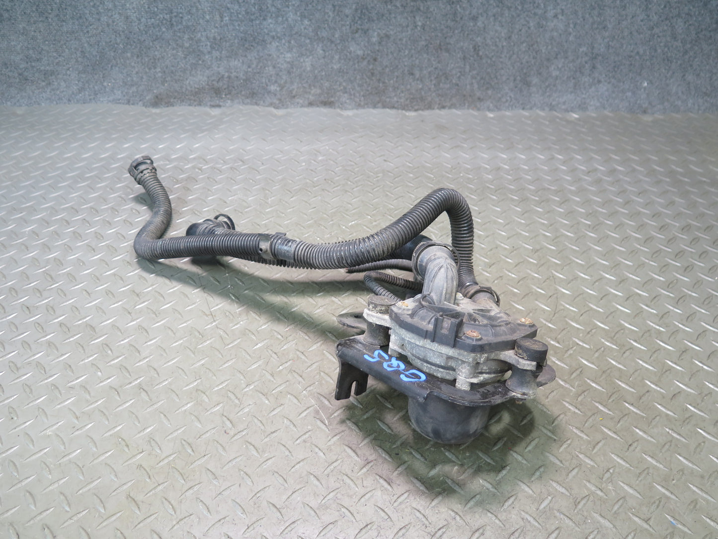 11-15 Audi 4L Q7 3.0L Ctwb Secondary Air Injection Pump w Hose & Bracket OEM