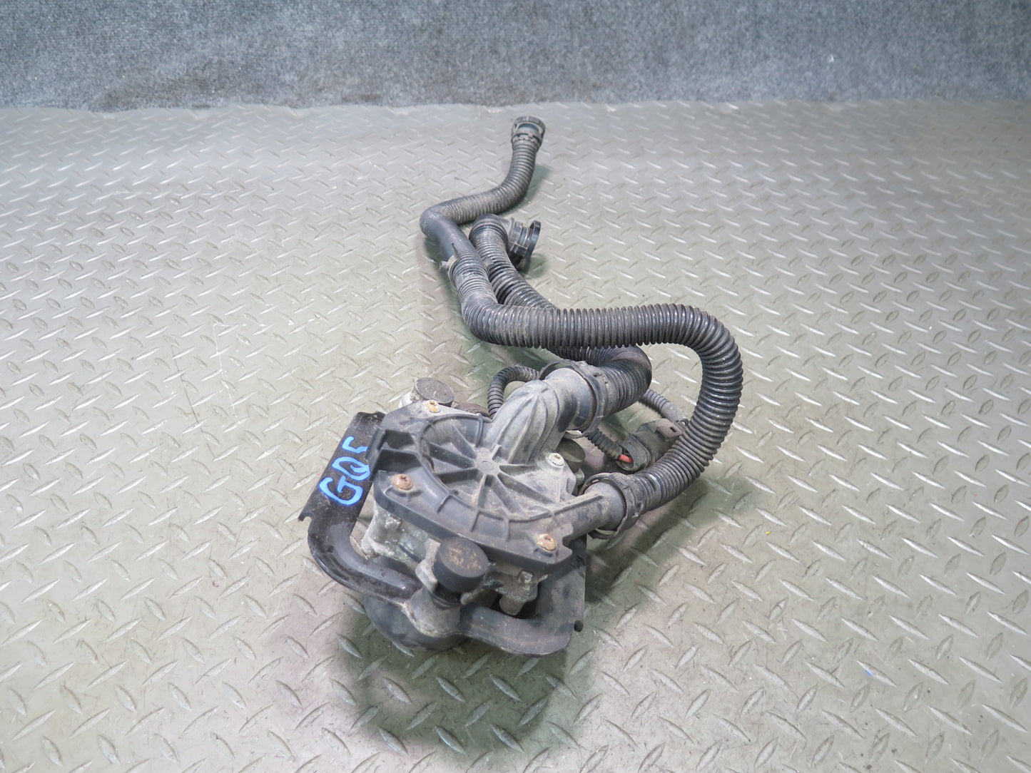 11-15 Audi 4L Q7 3.0L Ctwb Secondary Air Injection Pump w Hose & Bracket OEM