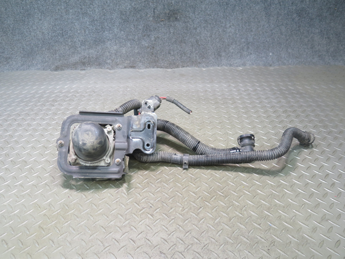 11-15 Audi 4L Q7 3.0L Ctwb Secondary Air Injection Pump w Hose & Bracket OEM
