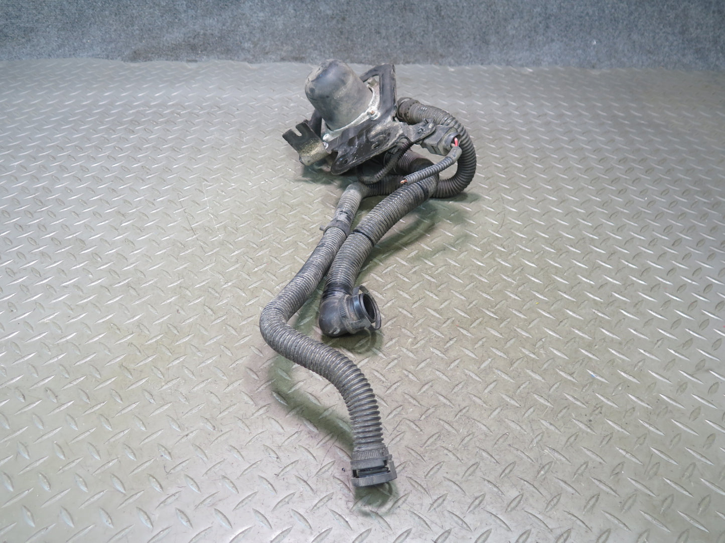 11-15 Audi 4L Q7 3.0L Ctwb Secondary Air Injection Pump w Hose & Bracket OEM