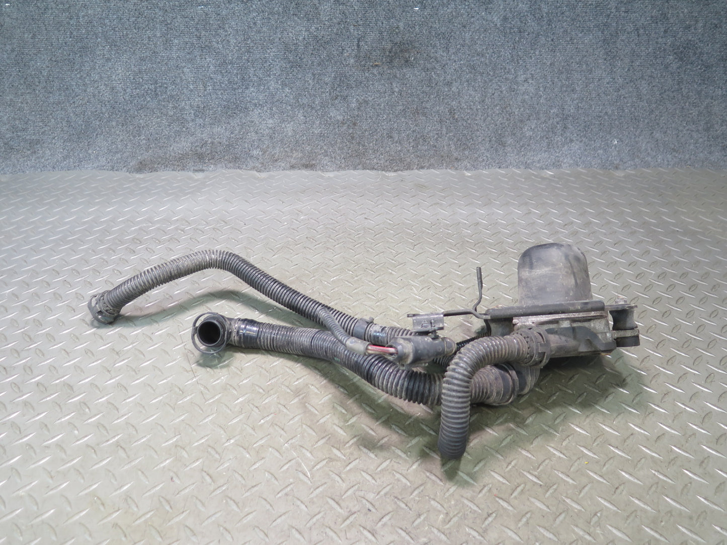 11-15 Audi 4L Q7 3.0L Ctwb Secondary Air Injection Pump w Hose & Bracket OEM