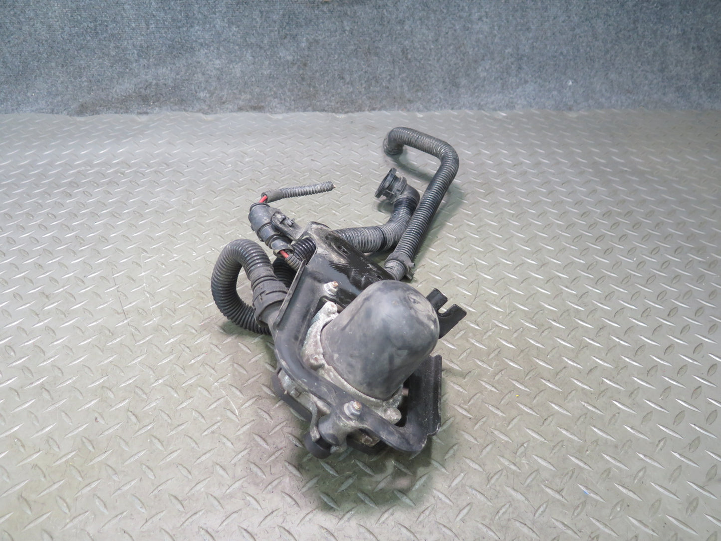 11-15 Audi 4L Q7 3.0L Ctwb Secondary Air Injection Pump w Hose & Bracket OEM