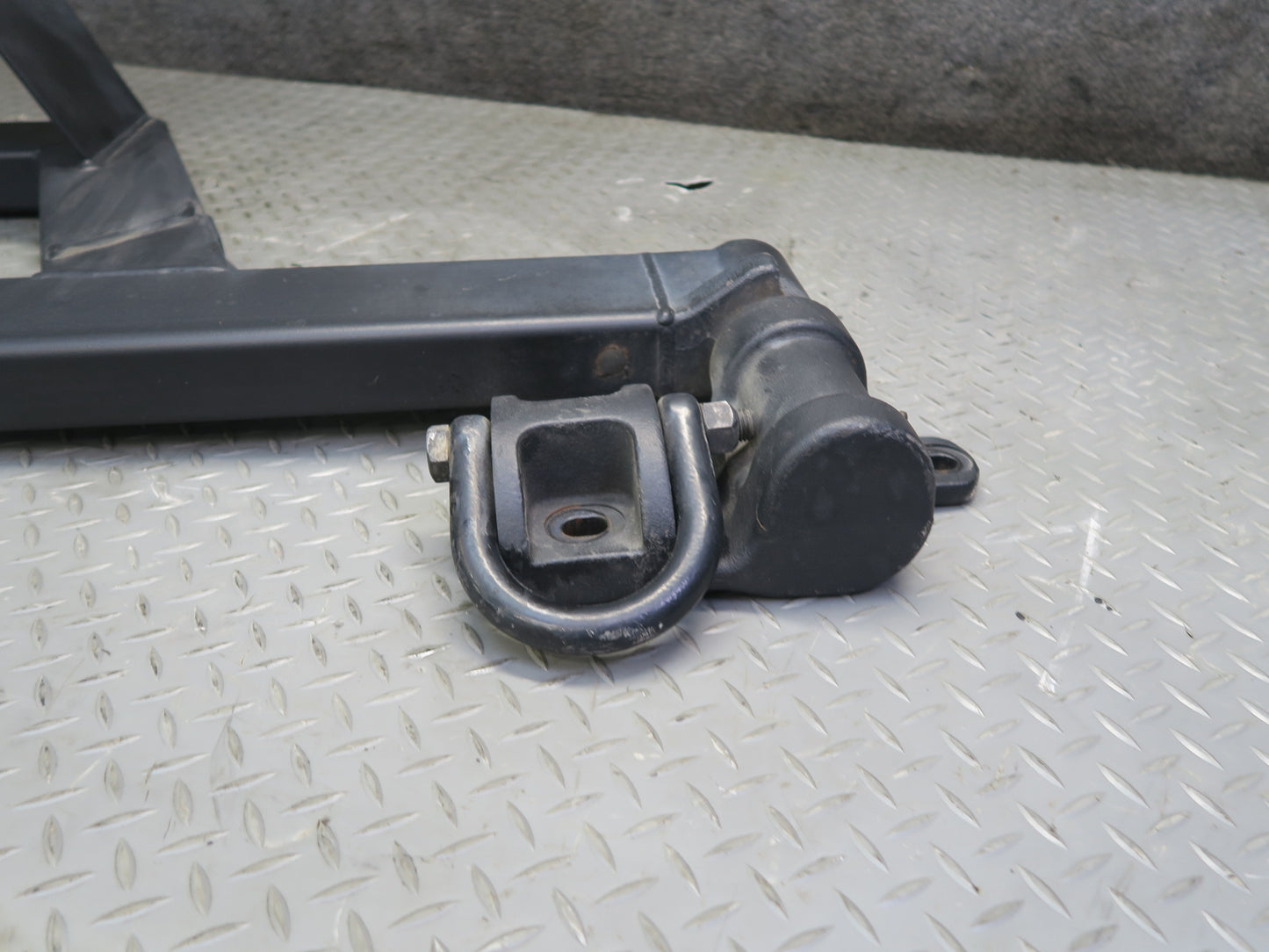 2003-2009 Hummer H2 Rear Spare Tire Holder Bracket Carrier w Hinge