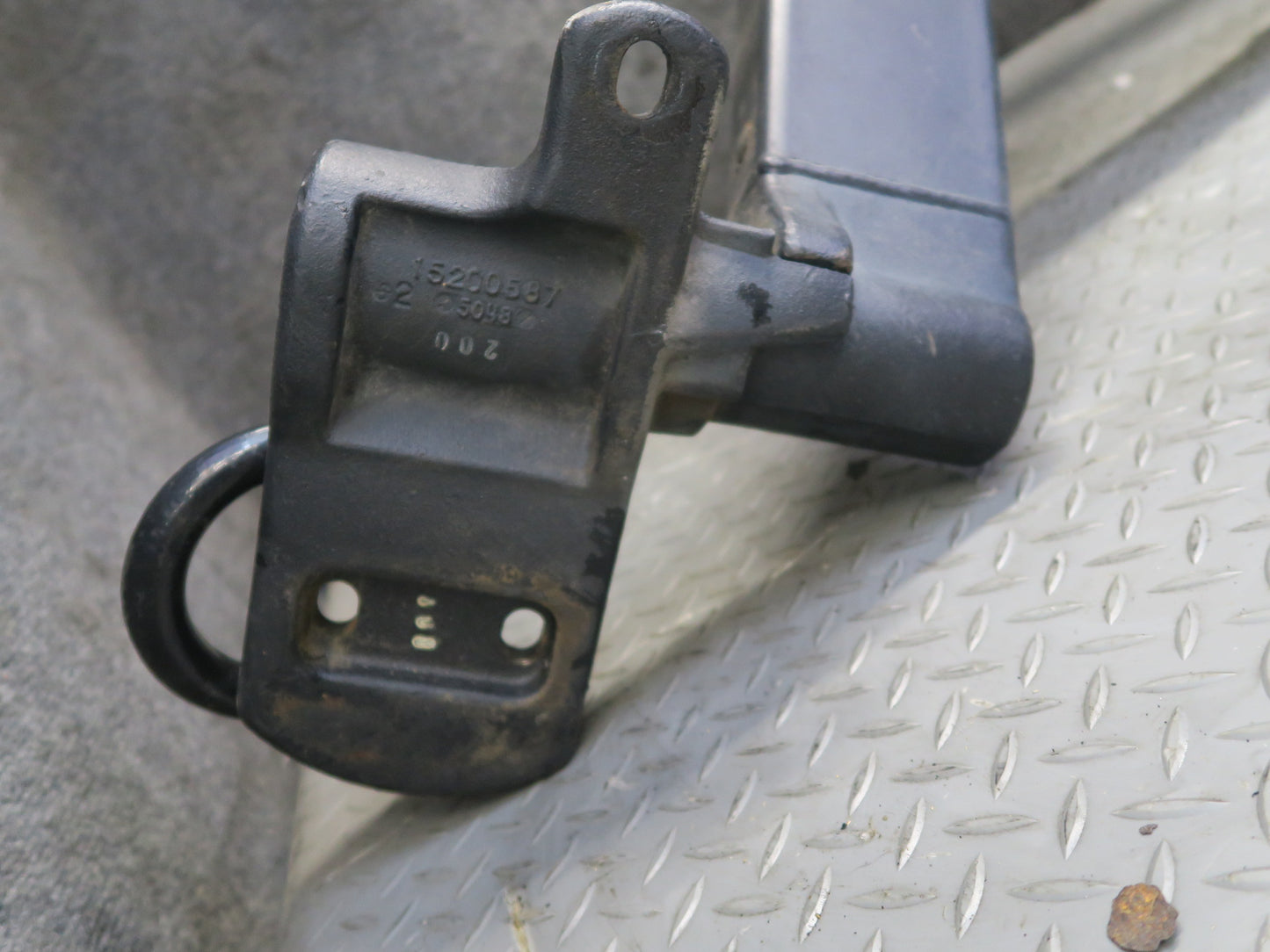 2003-2009 Hummer H2 Rear Spare Tire Holder Bracket Carrier w Hinge