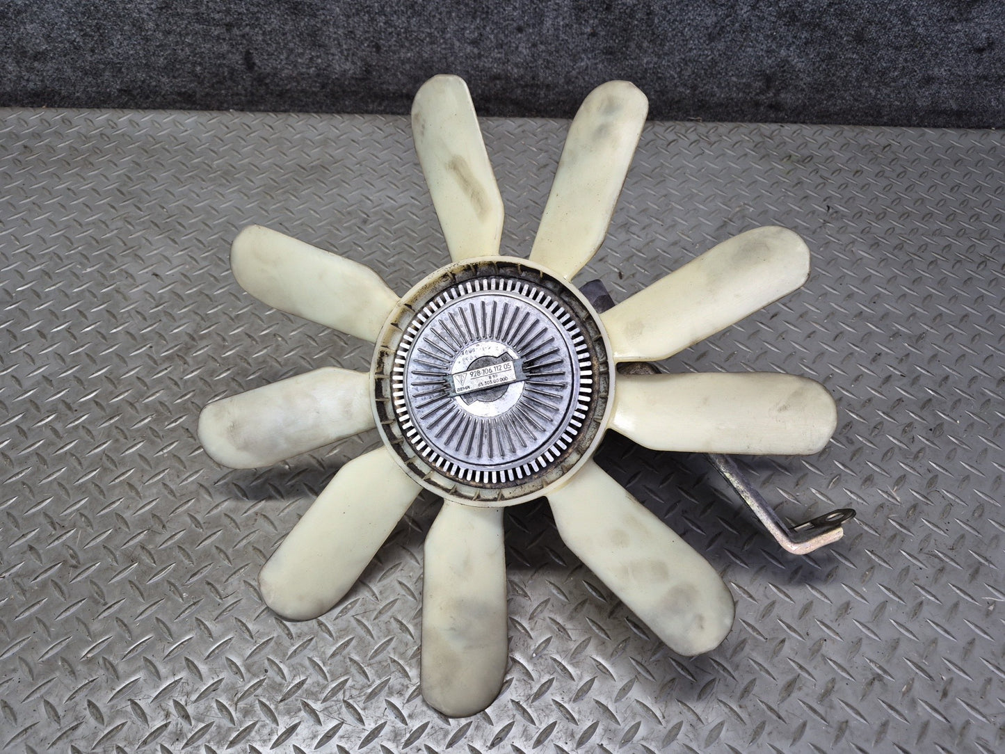 1985-1986 Porsche 928 S 5.0L V8 Engine Motor Radiator Fan Clutch Assembly