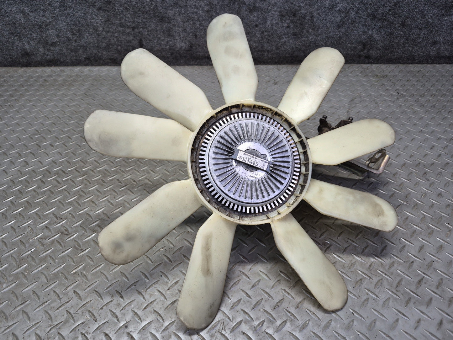 1985-1986 Porsche 928 S 5.0L V8 Engine Motor Radiator Fan Clutch Assembly