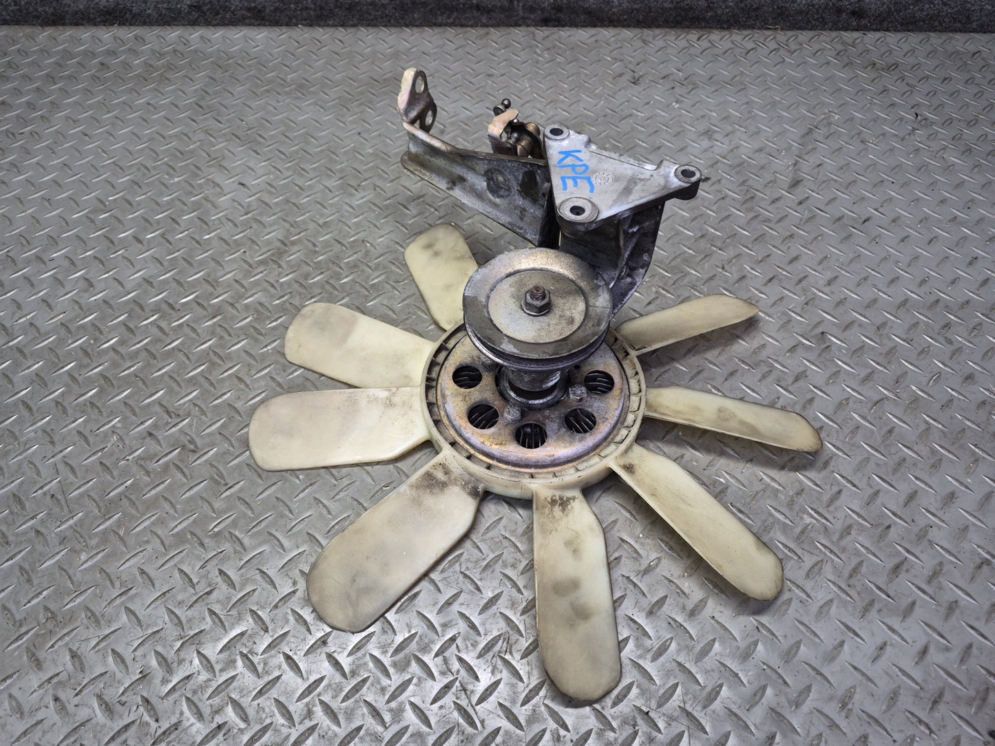 1985-1986 Porsche 928 S 5.0L V8 Engine Motor Radiator Fan Clutch Assembly