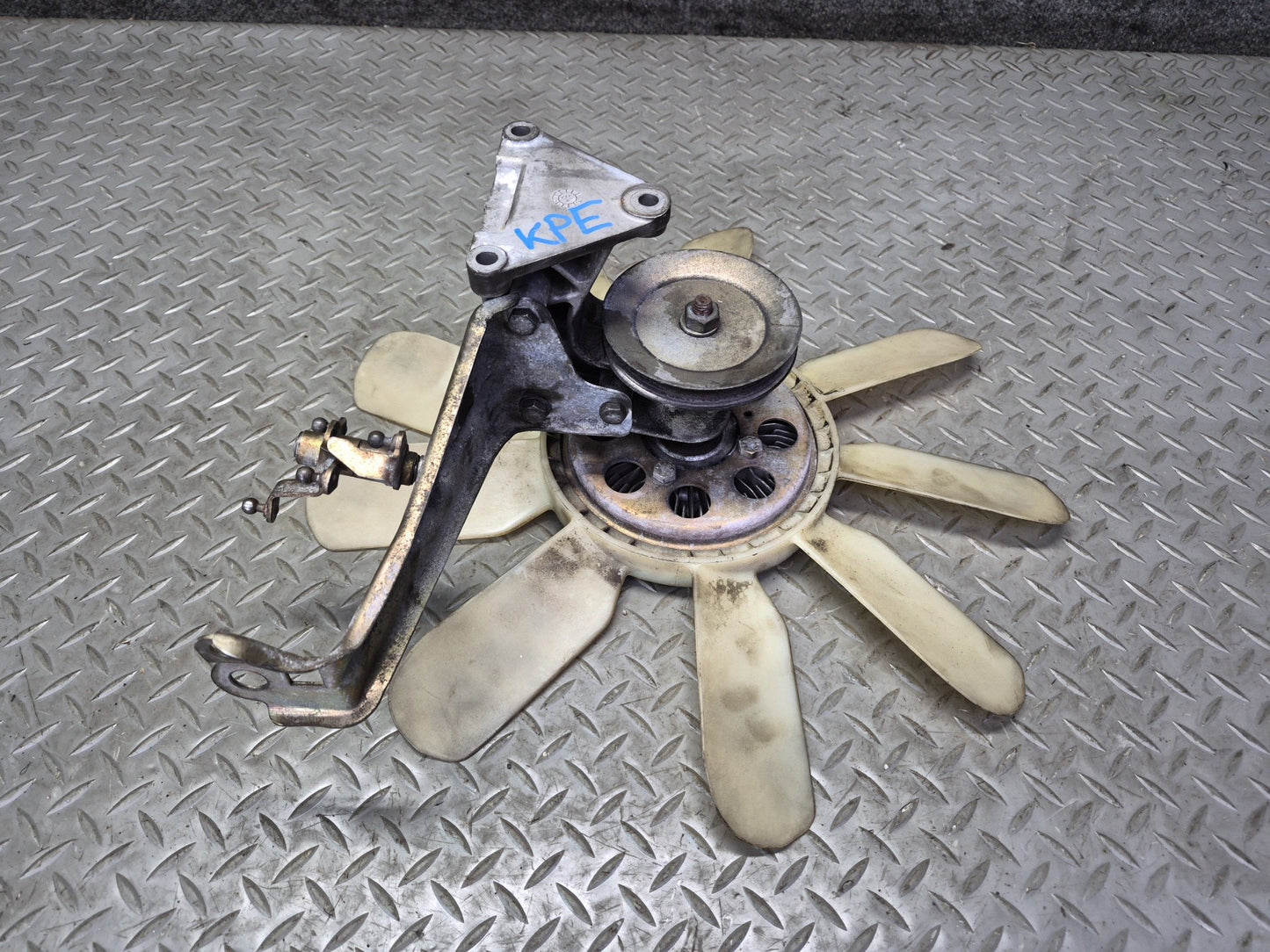 1985-1986 Porsche 928 S 5.0L V8 Engine Motor Radiator Fan Clutch Assembly
