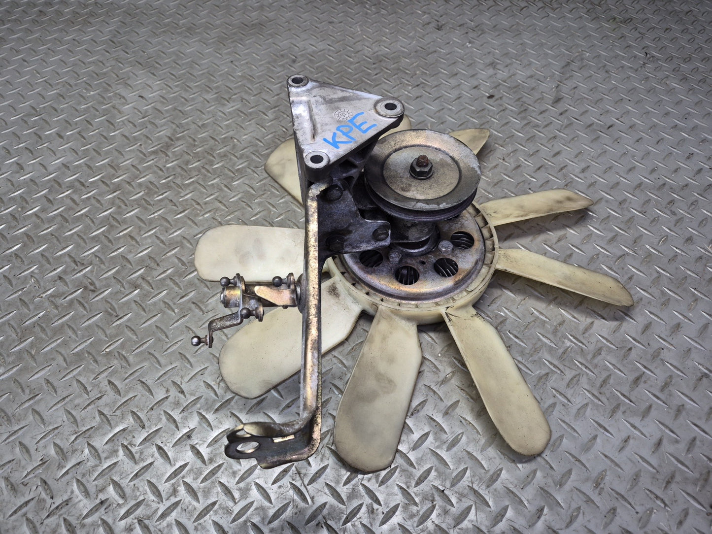 1985-1986 Porsche 928 S 5.0L V8 Engine Motor Radiator Fan Clutch Assembly
