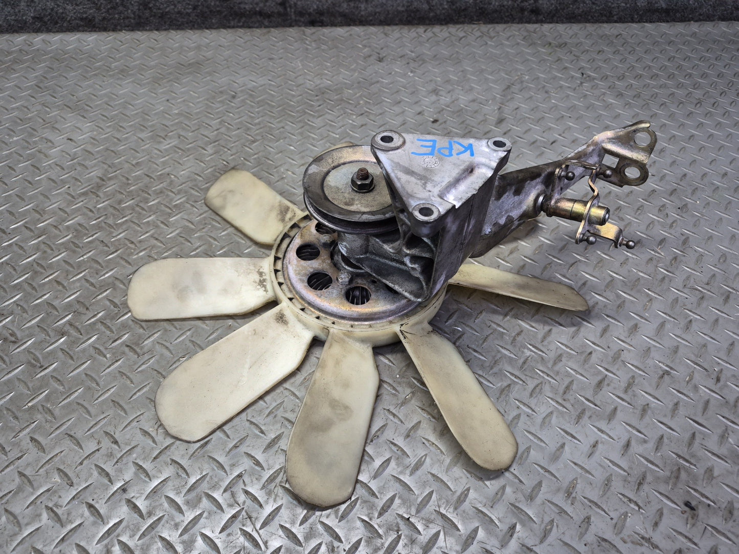 1985-1986 Porsche 928 S 5.0L V8 Engine Motor Radiator Fan Clutch Assembly
