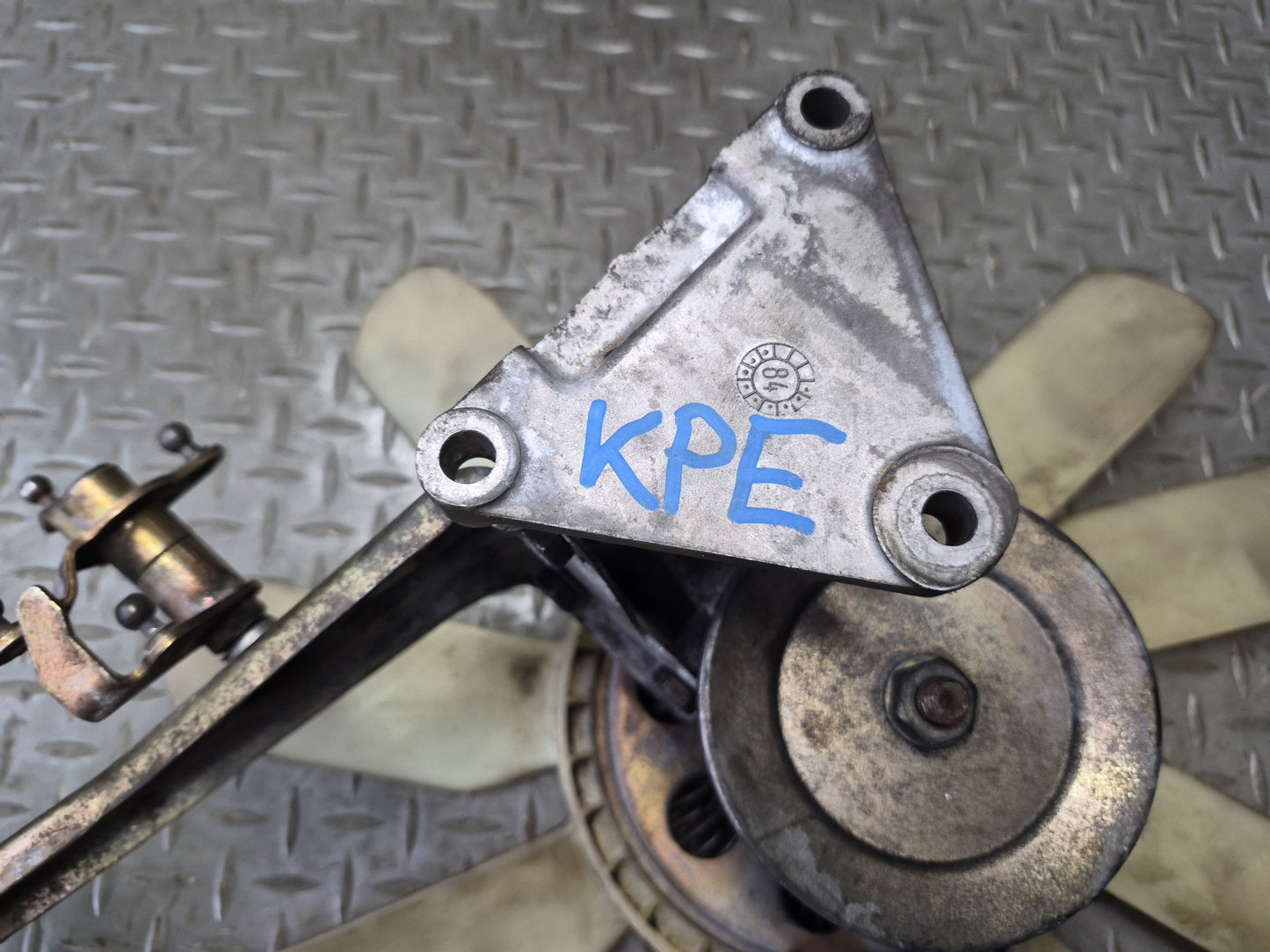 1985-1986 Porsche 928 S 5.0L V8 Engine Motor Radiator Fan Clutch Assembly