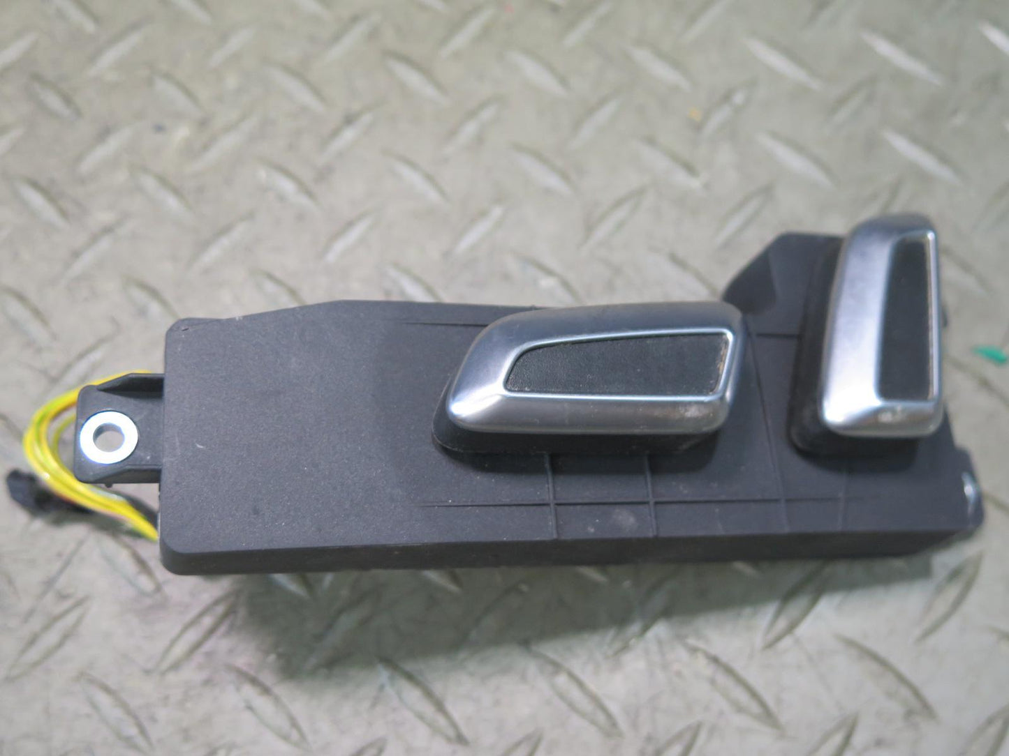 07-15 Audi 4L Q7 Front Left Seat Adjustment Control Switch 4L0959747A OEM