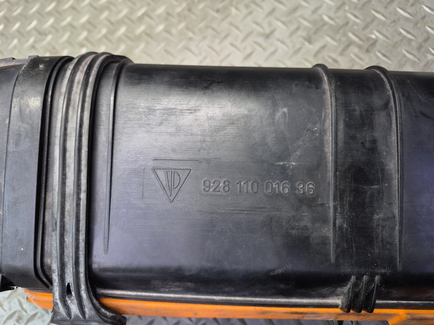 1985-1986 Porsche 928 S 5.0L V8 Intake Air Filter Cleaner Housing Box Assembly