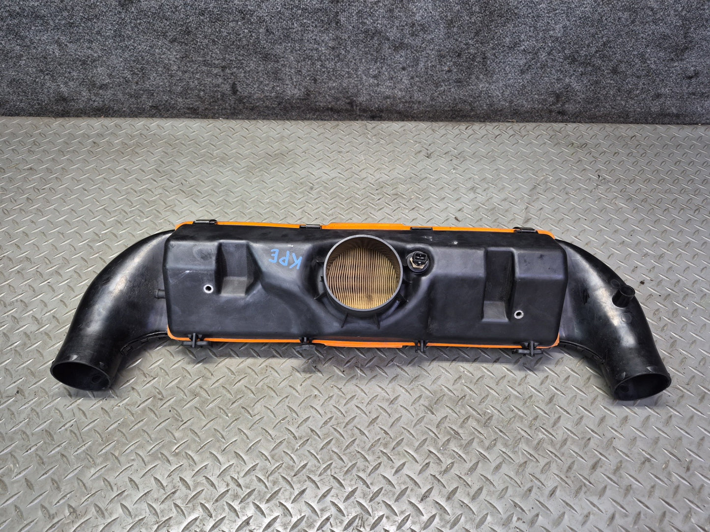 1985-1986 Porsche 928 S 5.0L V8 Intake Air Filter Cleaner Housing Box Assembly
