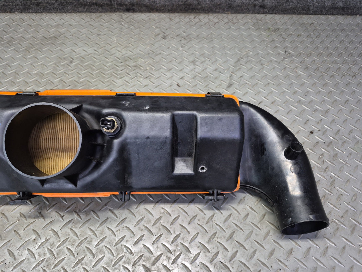 1985-1986 Porsche 928 S 5.0L V8 Intake Air Filter Cleaner Housing Box Assembly