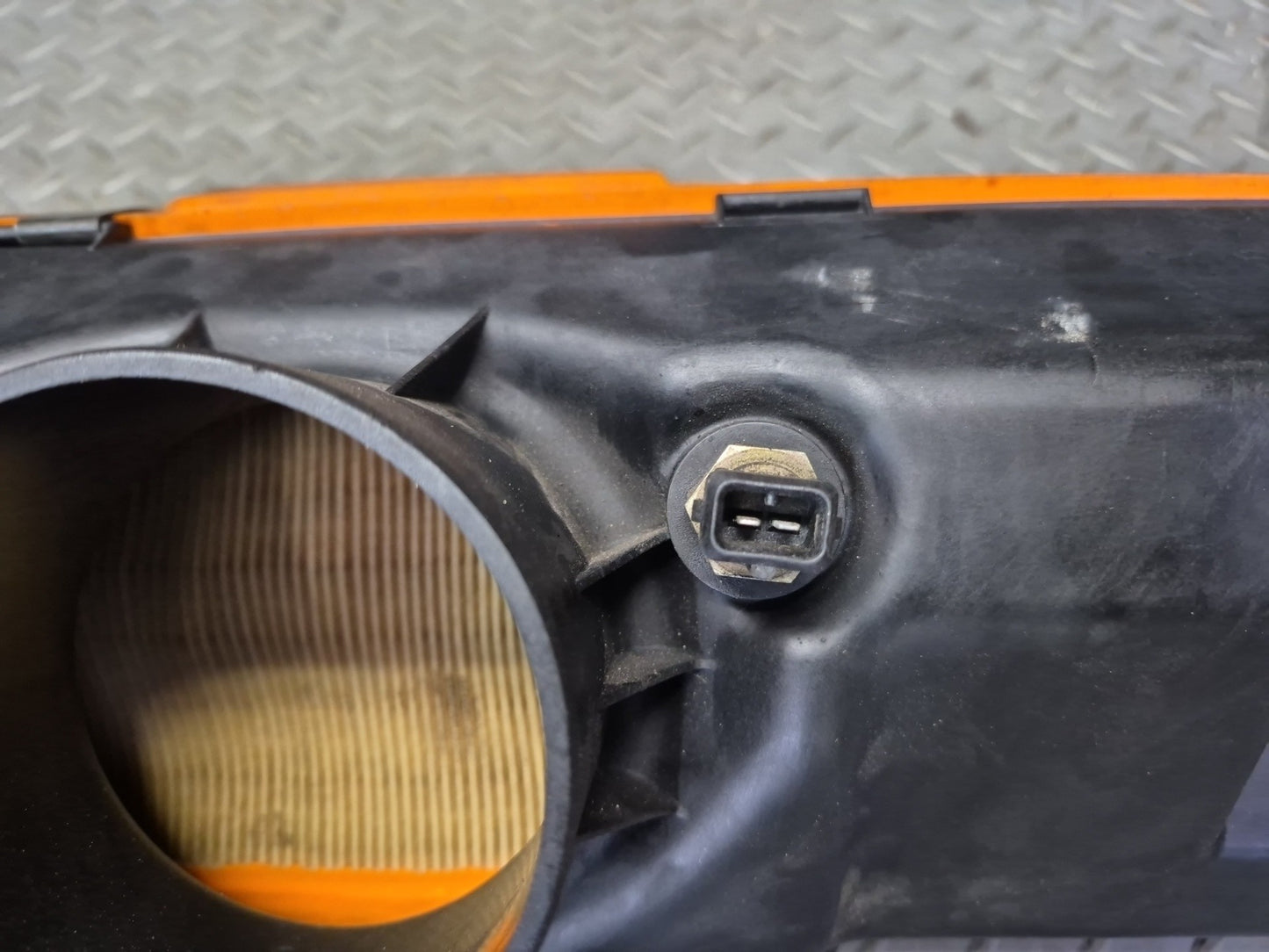 1985-1986 Porsche 928 S 5.0L V8 Intake Air Filter Cleaner Housing Box Assembly