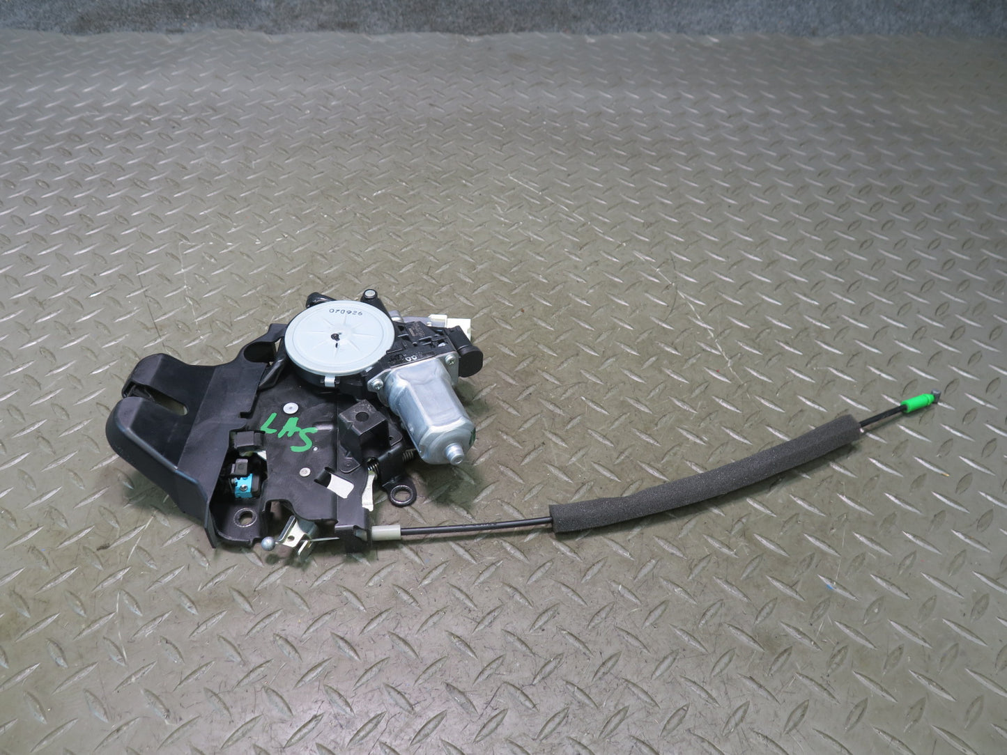 08-12 Lexus UVF46L LS600h Rear Trunk Lid Lock Latch Actuator Power Motor OEM