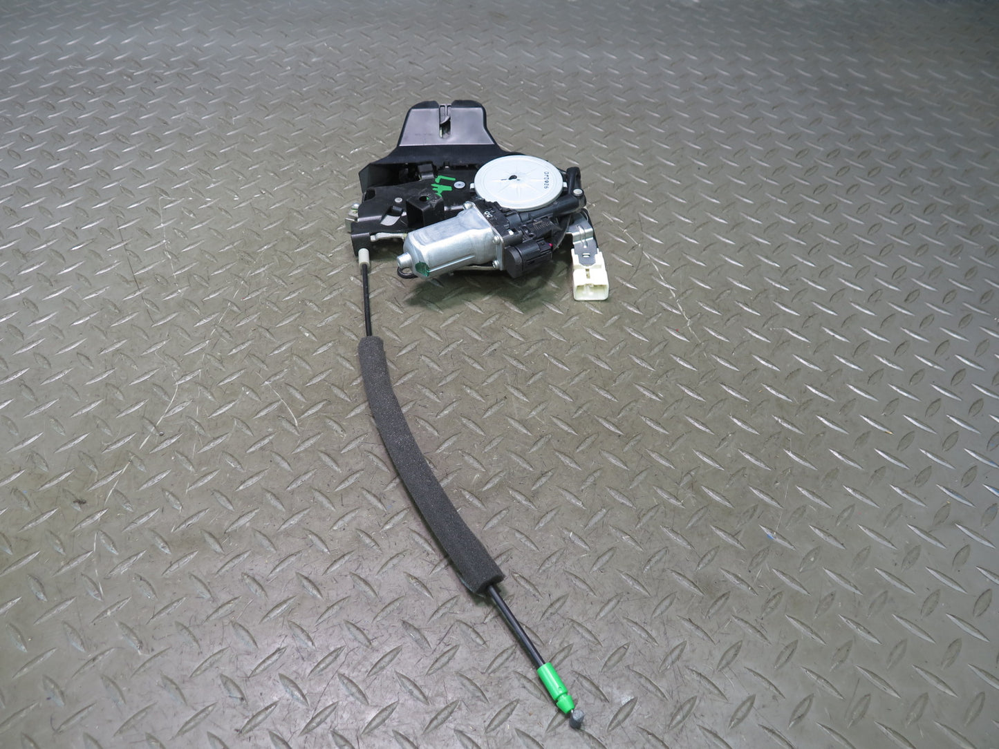 08-12 Lexus UVF46L LS600h Rear Trunk Lid Lock Latch Actuator Power Motor OEM